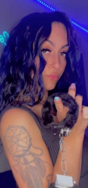@blue.haired.baddie