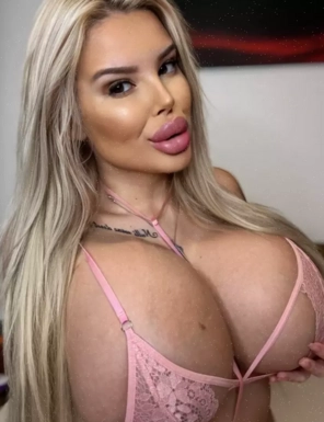 @zalara_yas2_luciennependicularqsSu