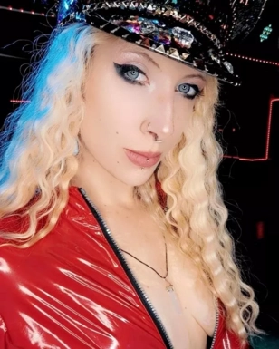@a_viviannaivory