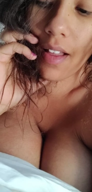 @flirtywifelala