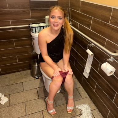 @collegegirlsofficial